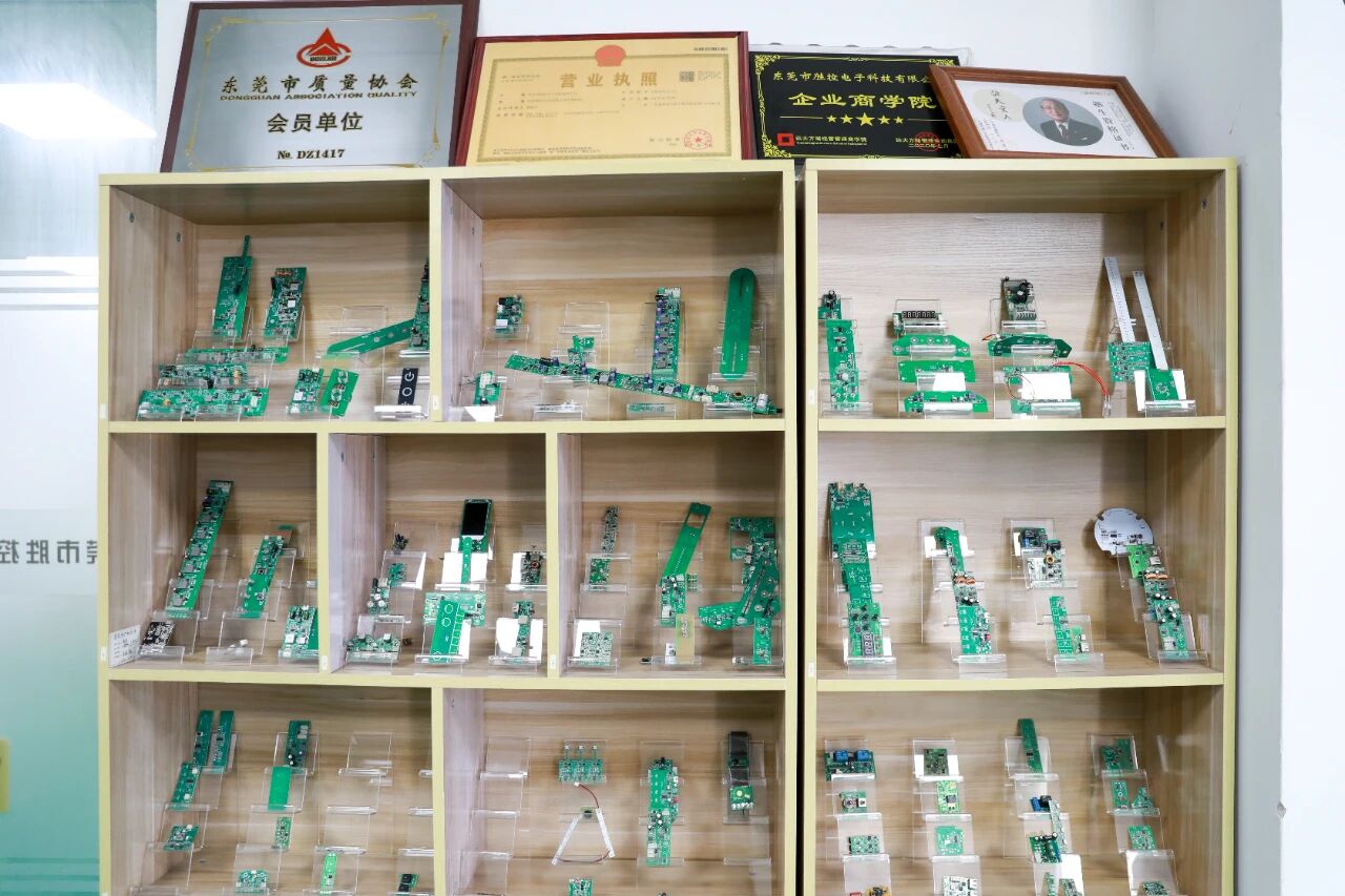 从200个产品订单起步，到年产量800万片！这家企业用13年为千万盏灯装上“茶山芯”